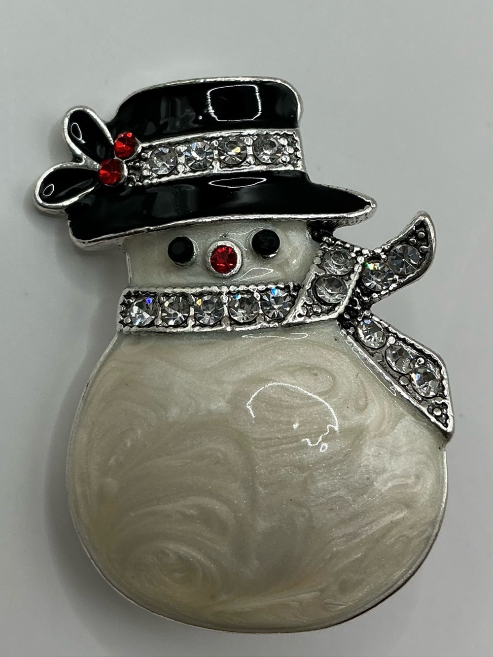MARBLED ENAMEL FESTIVE HOLIDAY SNOWMAN BROOCH WITH RHINESTONE ACCENTS NWOT
